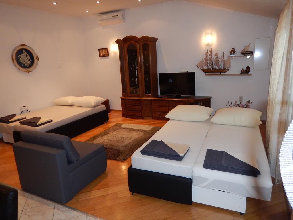 Kapetan Jure Apartment Brela