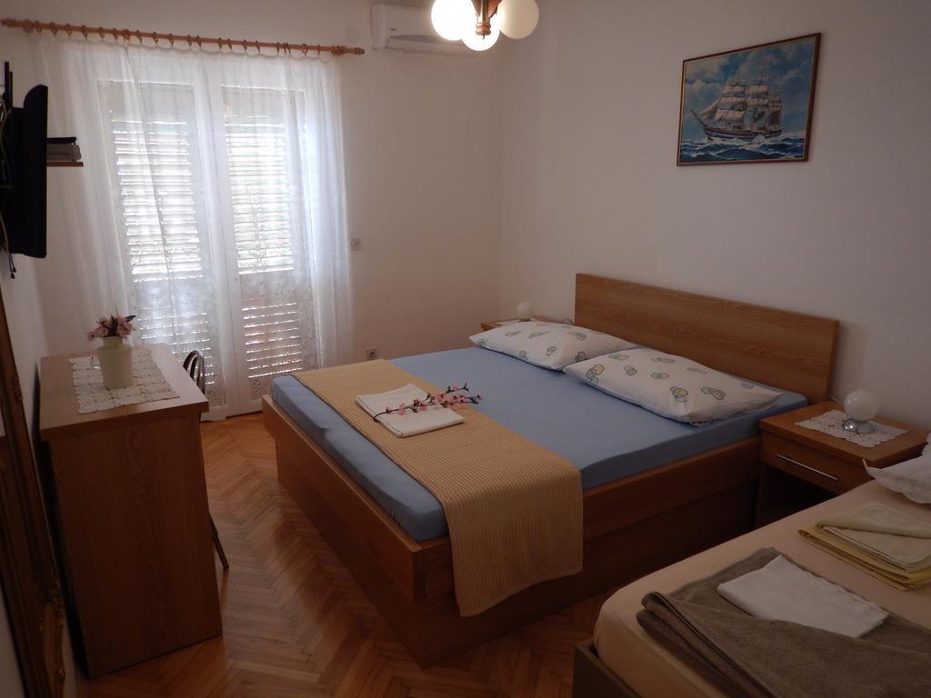 Kapetan Jure Apartment *