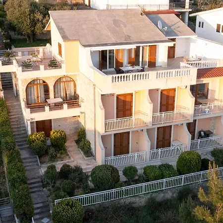 Apartments Kapetan Jure Brela Exterior photo