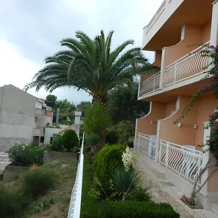 Apartments Kapetan Jure Brela Exterior photo