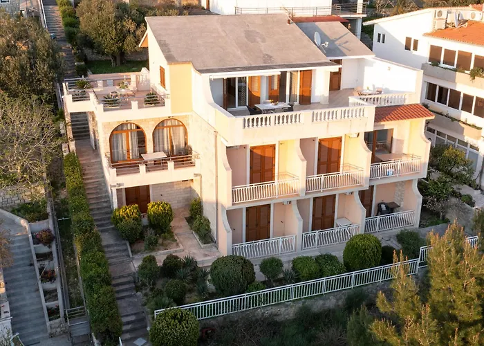 Apartments Kapetan Jure